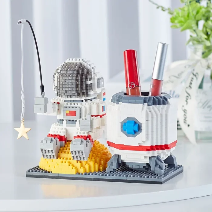 Astronaut On Moon Pen Holder Nano Building Blocks