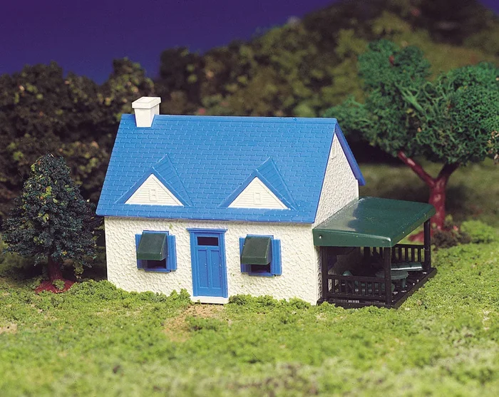 Bachmann Plasticville 45131 HO Scale Cape Cod House Kit