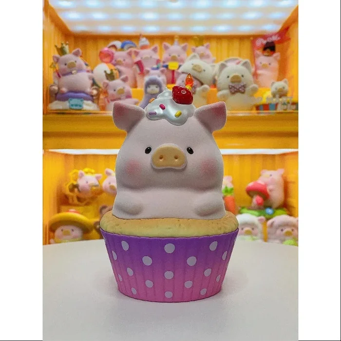 LuLu the Piggy XL Cup Cake 2022 Limited Edition