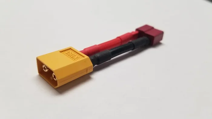 WRH H0106 Male XT60 to Female Deans Connector